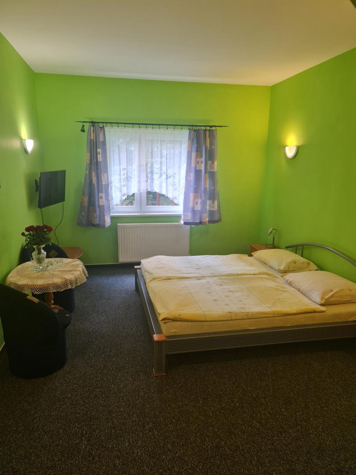 Restaurant & Hostel "Broadway" Kliniska Экстерьер фото