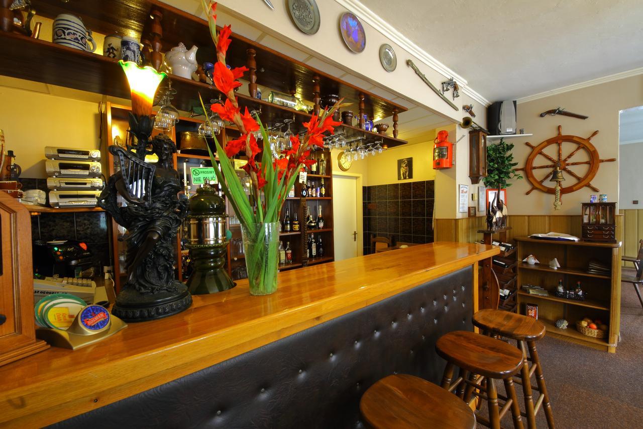 Restaurant & Hostel "Broadway" Kliniska Экстерьер фото