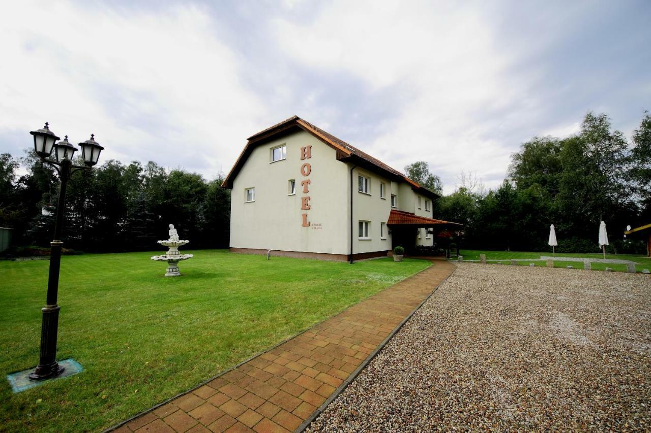 Restaurant & Hostel "Broadway" Kliniska Экстерьер фото