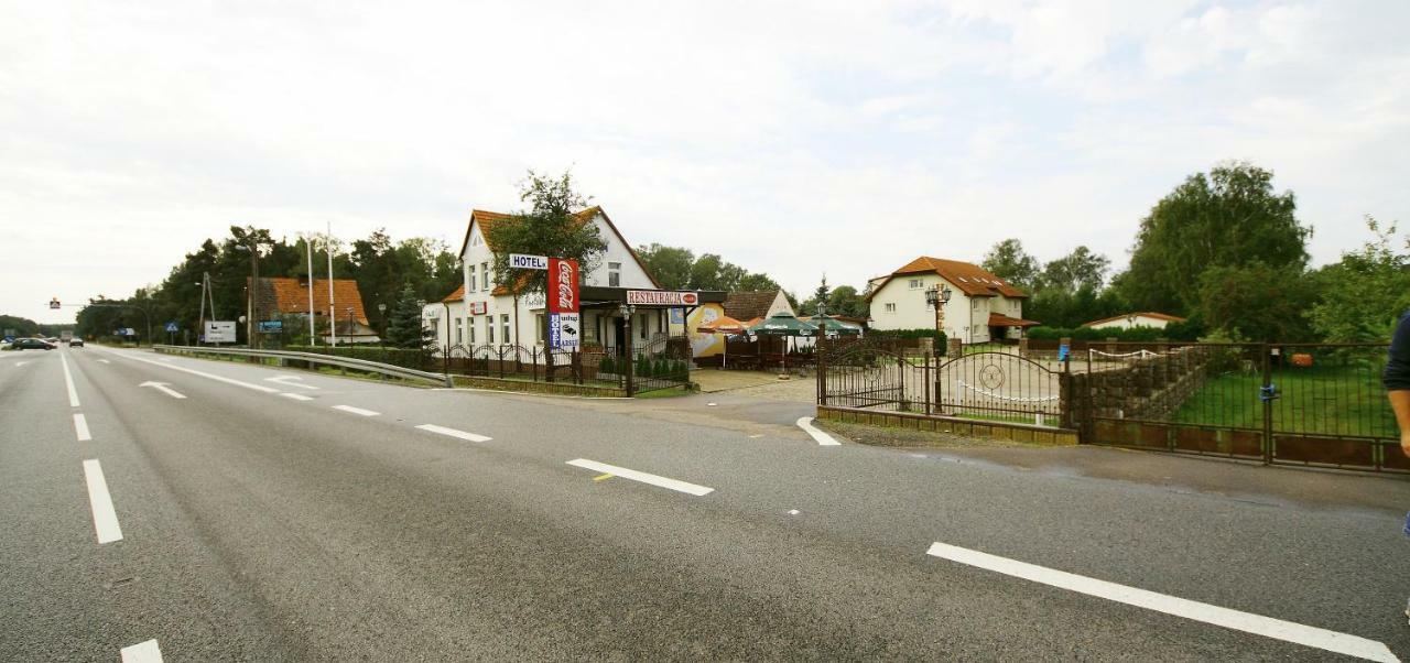 Restaurant & Hostel "Broadway" Kliniska Экстерьер фото