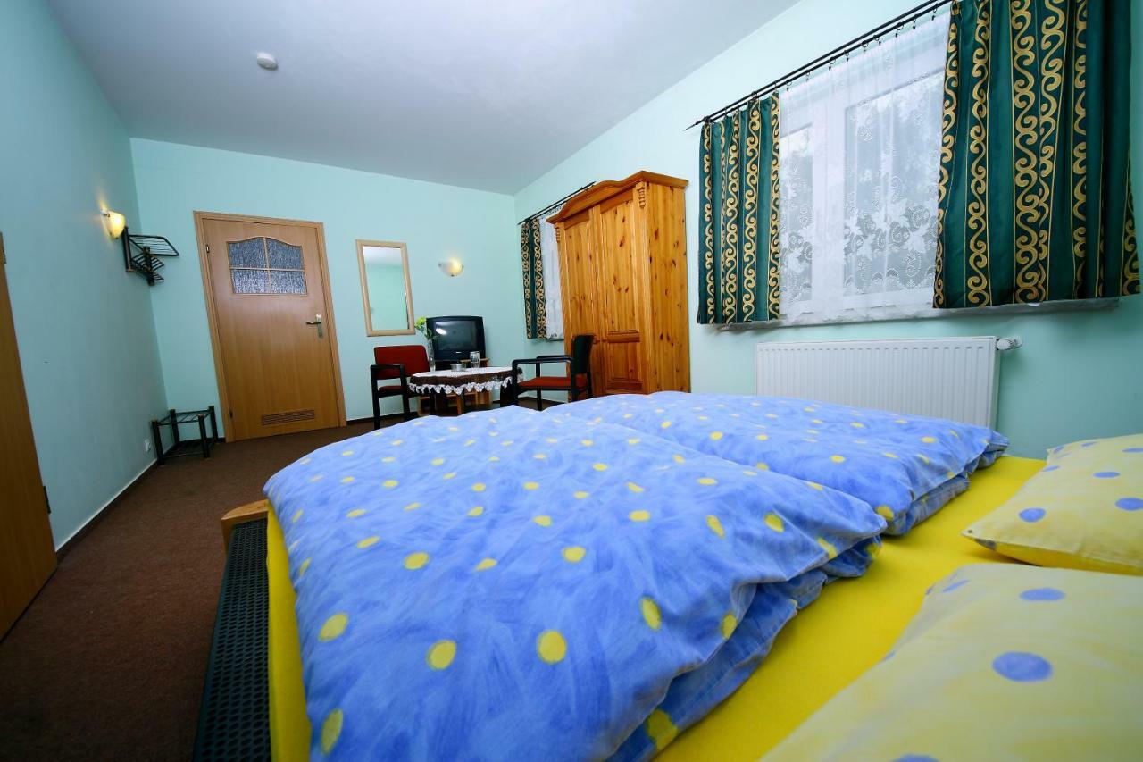 Restaurant & Hostel "Broadway" Kliniska Экстерьер фото